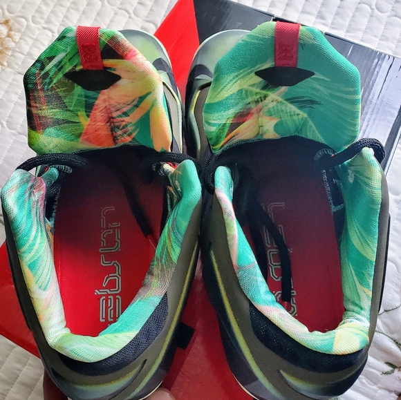 Like New! Nike LeBron XI 11 Kings Pride Parachute Gold sz 9 - Picture 4 of 5